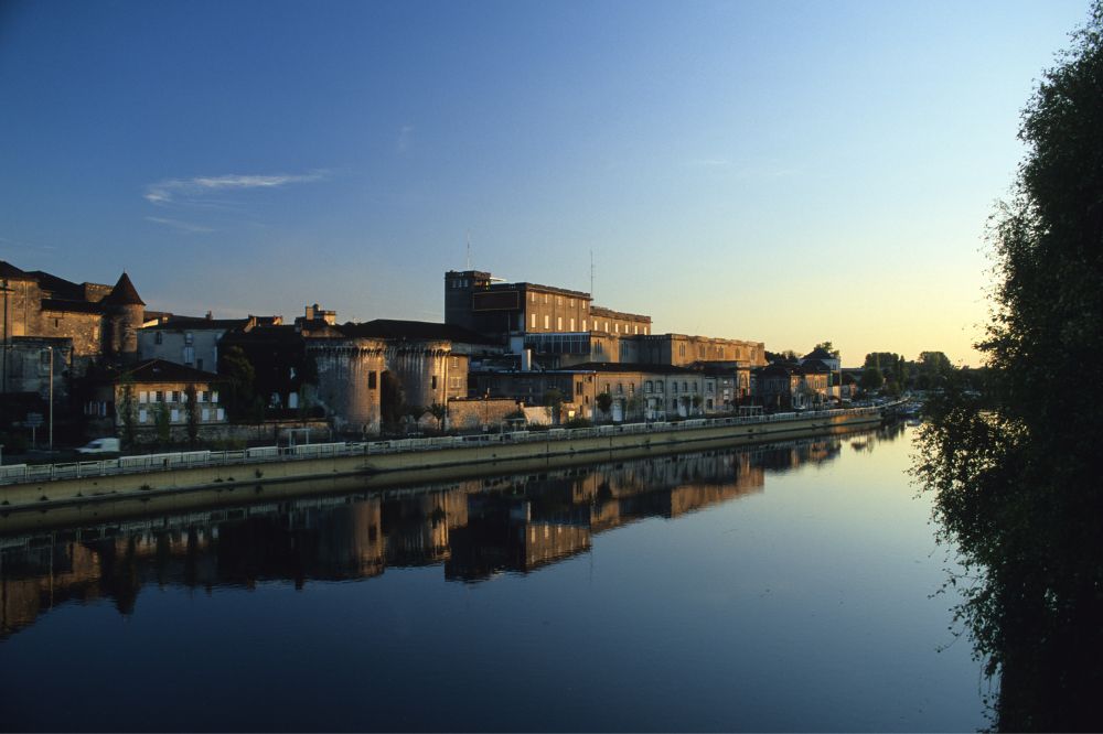 Nombreuses balades le long de la rivière Charente